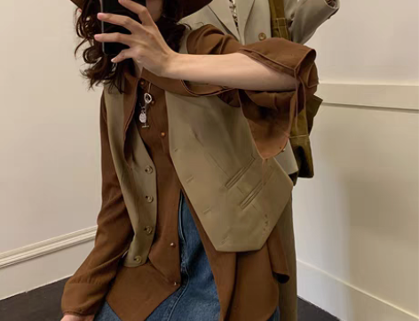 转卖8.16晚8点 小众设计!超显瘦双层领...