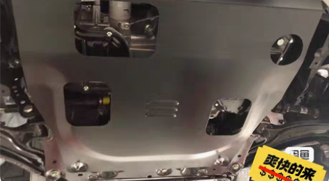 日产骊威护板,钢材质,原装位安装,配螺丝,...