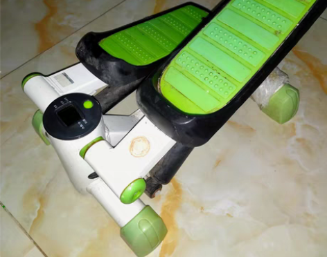 健身踏步机 一切使用正常 买回来没咋玩过 ...