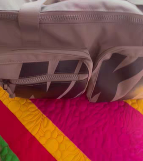 全新耐克 手提单肩包，男女同款。买回来一直...