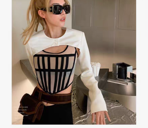 转卖半截式长袖罩衫，尺码:M 感兴趣的话点...