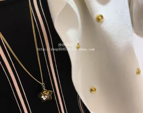 转卖沙沙的店老店 好看得飞起来了~~转着圈...