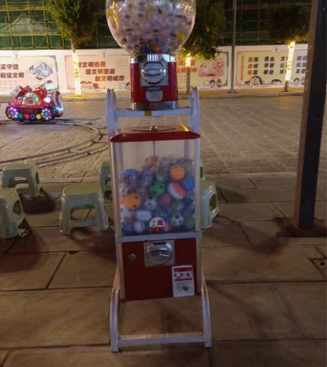 转卖一元二元扭蛋机自动售球机趣味益智玩具商...