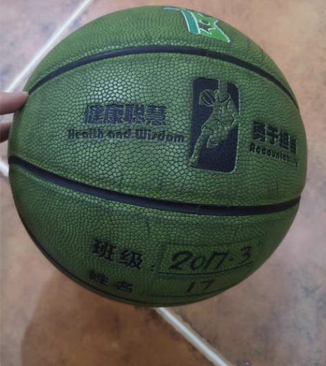 幼儿园篮球，一共两个，每个30元。孩子大了...