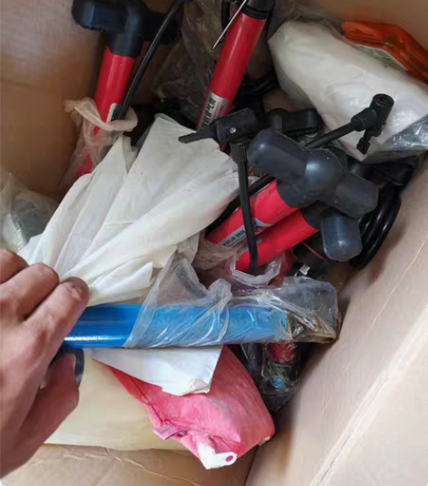打气筒，锁，水壶，随车工具，均价5元，半买...