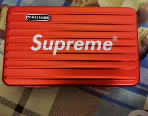 包邮supreme和tomasaier合作...