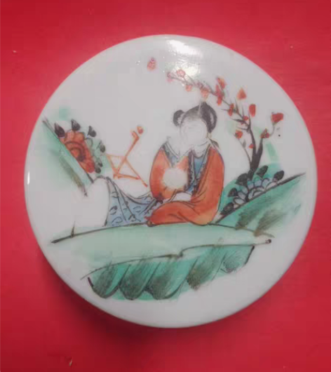 睌清民国浅降彩盖子。描工精细，色彩靓丽，细...