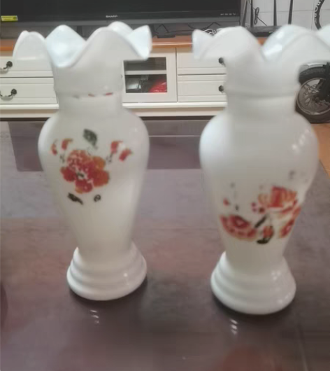 包邮民国老琉璃花瓶一对，品相完整，非常漂亮...