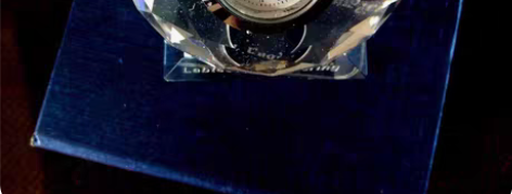 钻石车头台饰摆件钟表，大气高透水晶玻璃，钻...