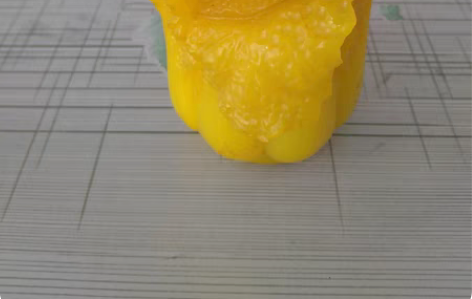 包邮古玩收藏，福建田黄石小白菜款小笔筒摆件...