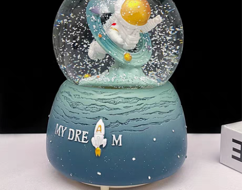 转卖太空人音乐飘雪水晶球宇航员八音盒七夕送...
