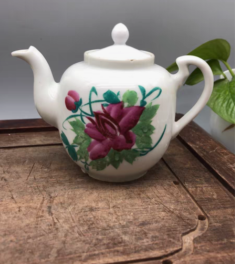 包邮手绘粉彩执壶，品相如图，后配盖，底边小...