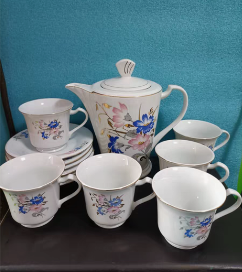 包邮唐山嘉唐调金加彩茶壶一套。 感兴趣的话...