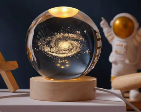 包邮太阳系水晶球小夜灯 感兴趣的话点“我想...