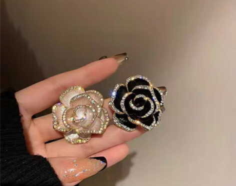 包邮【27元特价包邮】镶钻花朵胸针  轻奢...