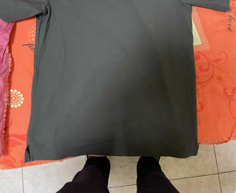 HM男士个性T恤，肩膀拉链设计很好看，全新...