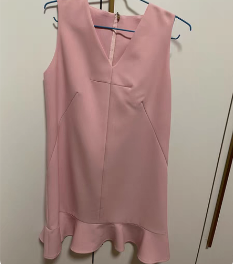 荷叶边粉丝裙子 质量超级好 商场购入 九五...