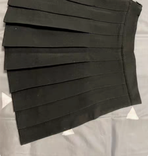 加长款百褶裙，9.5成新，L码。建议身高1...