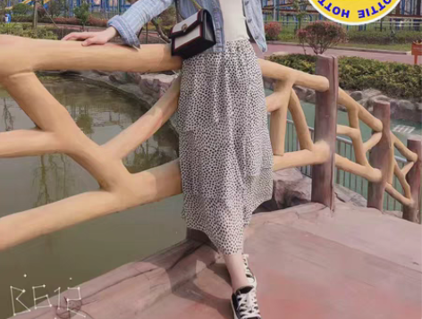 蛋糕裙 里面有内衬 只穿过一两次 家里衣服...
