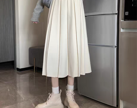 转卖白色半身裙秋冬女中长款米色裙子高腰a字...