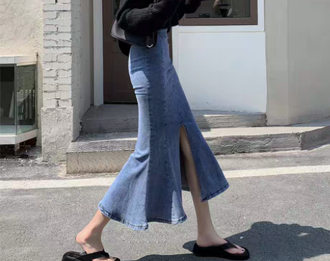 转卖2023早春牛仔鱼尾裙半身裙女开叉高腰...