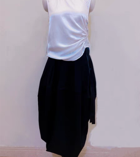 包邮品牌花苞裙，M、L各一套，两边有口袋，...