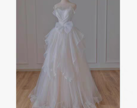 转卖法式抹胸轻婚纱森系梦幻超仙新娘旅拍出门...