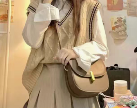 转卖【潮流周价】秋季可盐可甜酷盐系少女穿搭...