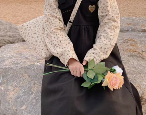 转卖青蔷薇背带裙可爱日系春装2022年新款...