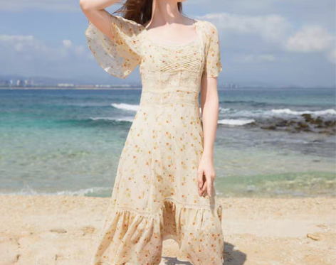 转卖蓝色倾情2020夏女装新款米色印花方领...