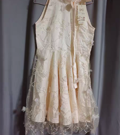 给妹妹买的裙子,她不想穿裙子,喜欢中性风裙...