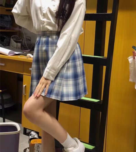 转卖便宜出jk格裙！一直上学没时间穿所以便...