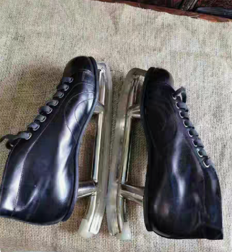 苏联滑冰鞋41码 纯皮，内为毡毛。￥180...
