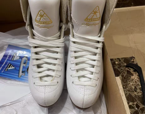 包邮花样冰刀鞋尺码32码，送护具 新旧如图...