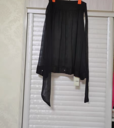包邮黑色中裙  全新带吊牌 尺码：L码 腰...