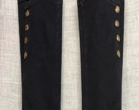 转卖s码黑色牛仔裤,加一点点薄送,穿着大闲...