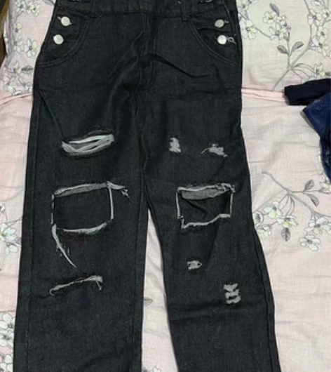破洞牛仔裤背带裤，显瘦，未使用，全新，清衣...