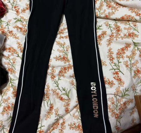 包邮BOY黑色休闲裤。全新。尺码L。百搭款...