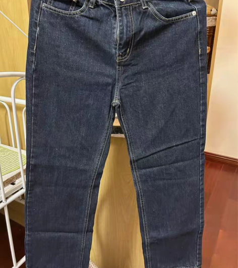 实体店购买,黑色牛仔裤。实拍图,M码数,穿...