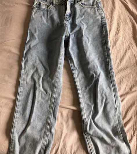 牛仔裤版型还是蛮好的～ 只是我太懒了，没熨...