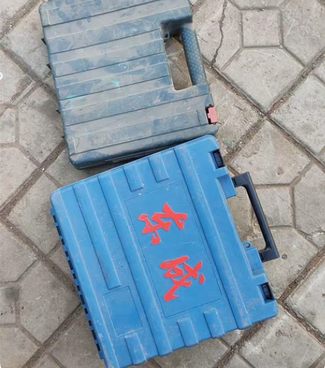 博士东城电动工具箱两个打包四十块钱包邮 感...