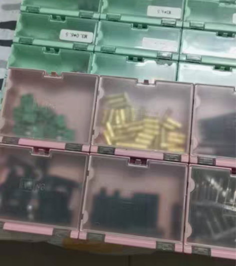 包邮贴片原件盒零件盒，盒子里面的螺丝跟其他...