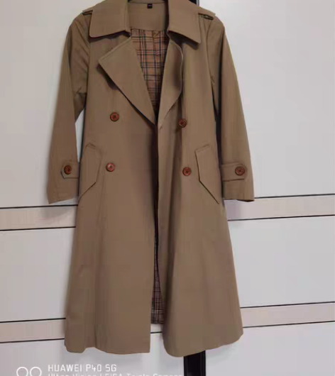 包邮品牌:朝花夕拾,卡其色风衣,版型好,质...