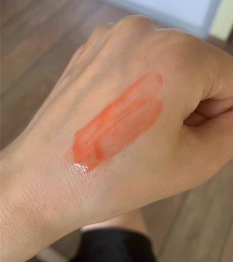 娇韵诗润唇膏 感兴趣的话点“我想要”和我私...