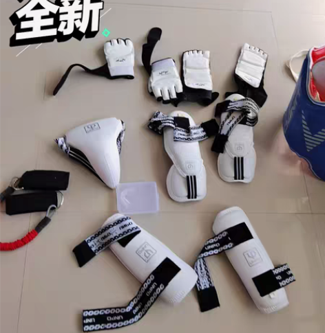 跆拳道护具九成新，全套的，可参考图片，在跆...