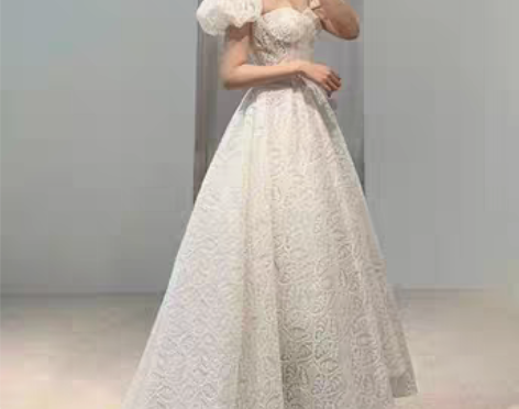 转卖森系轻婚纱夏季法式蕾丝显瘦中长款新娘领...