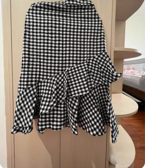 半身裙 有设计感 M码，9成新闲置物品不退...