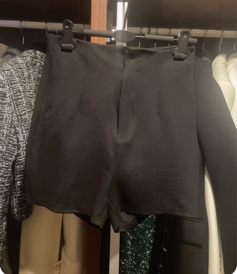 高腰短裤S码！穿过两三次！50转！售出不退...