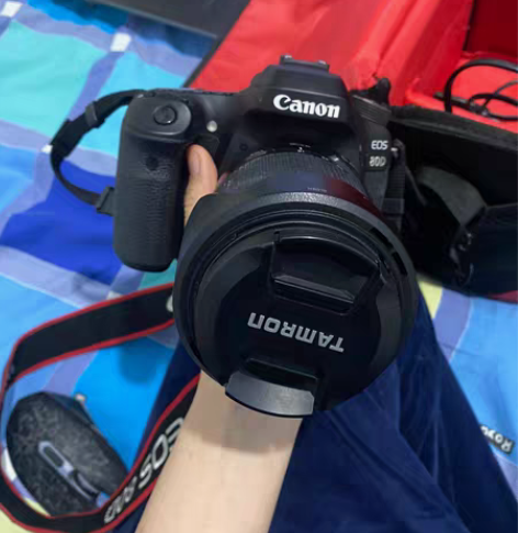 佳能EOS 80D 配18-200的镜头 ...