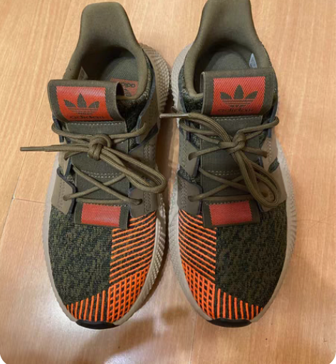 包邮阿迪运动鞋38码，轻微穿着痕迹，闲置不...